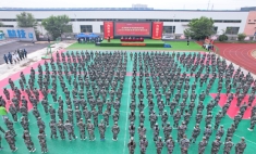 蘭州新華互聯網學校2025級新生軍訓開訓儀式