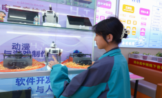 16 歲少女的破繭之路：從初三壓力到互聯(lián)網(wǎng) + 形象設(shè)計(jì)的追夢(mèng)之旅