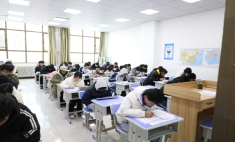 期末考試號(hào)角響 新華學(xué)子展鋒芒