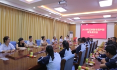 共話成長 開啟新篇章 蘭州新華高一新生座談會