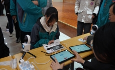 蘭州新華互聯(lián)網(wǎng)學(xué)校發(fā)放秋季助學(xué)金資助卡，助力學(xué)生成長(zhǎng)