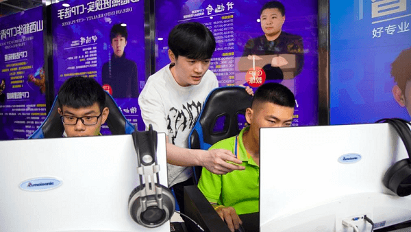 傳遞向上力量！新華電腦學校《老師來了》7月繼續開講！