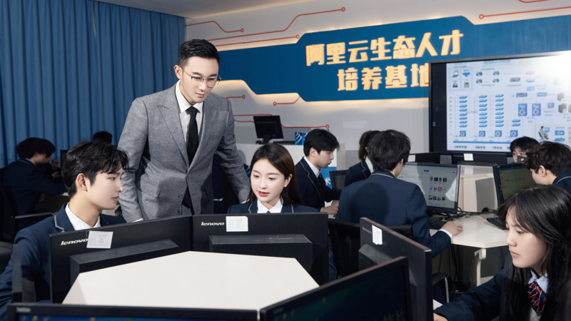 智慧城市部署與運維：阿里十年布局，新華這類人才正搶手