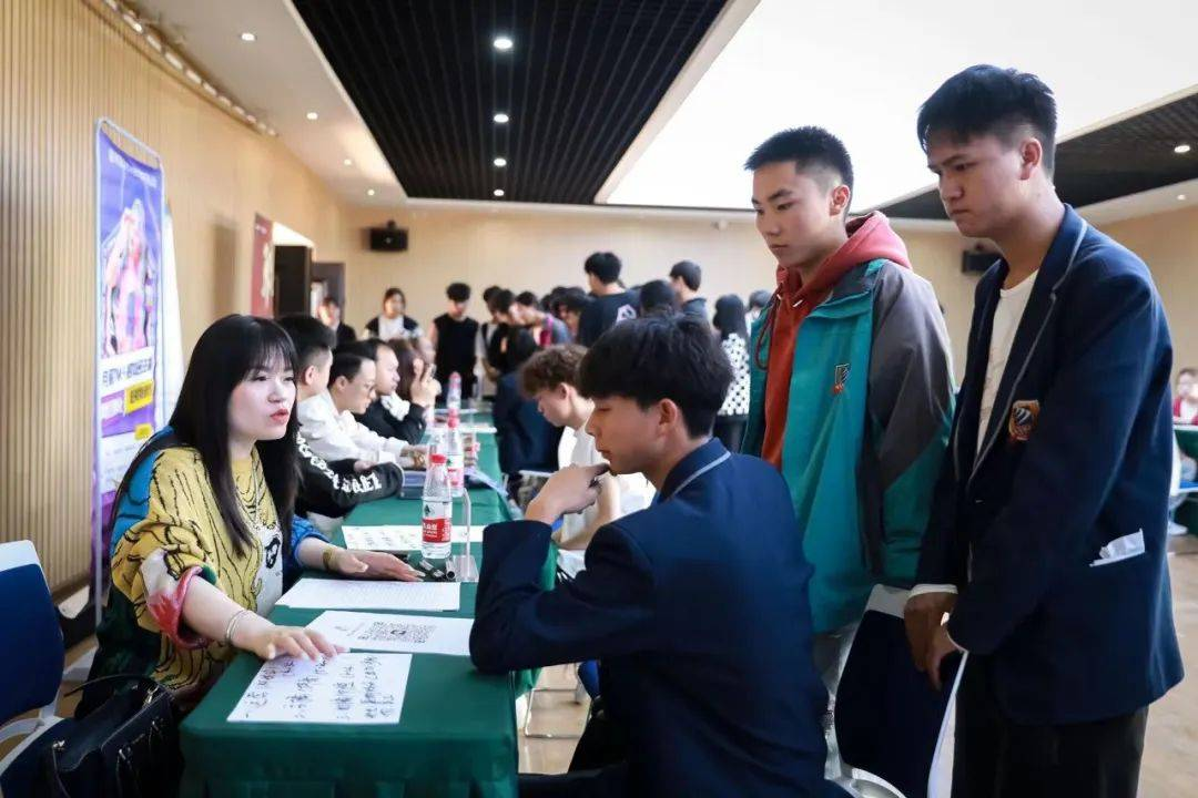 中考過后，近九成家長關(guān)注職業(yè)教育