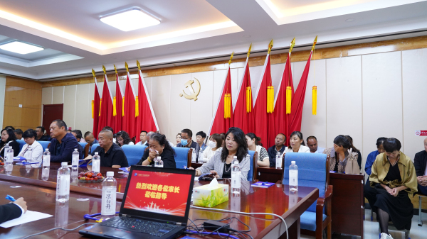 攜手共進 共創未來 蘭州新華高三學生家長會