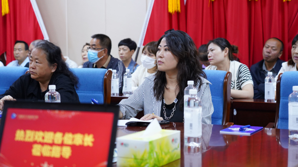 攜手共進 共創未來 蘭州新華高三學生家長會