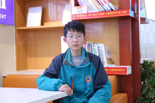 落榜不懼 互聯(lián)網(wǎng)學(xué)校助力開啟新篇章